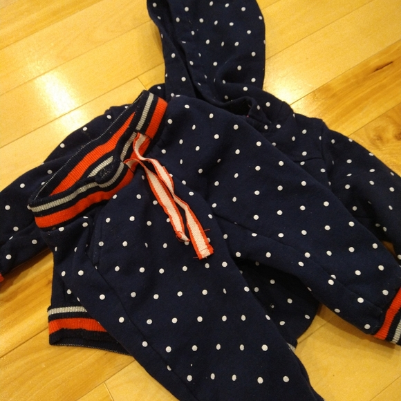 6-12m poco piano Navy white polkadot track suit red cuffs - Picture 4 of 13